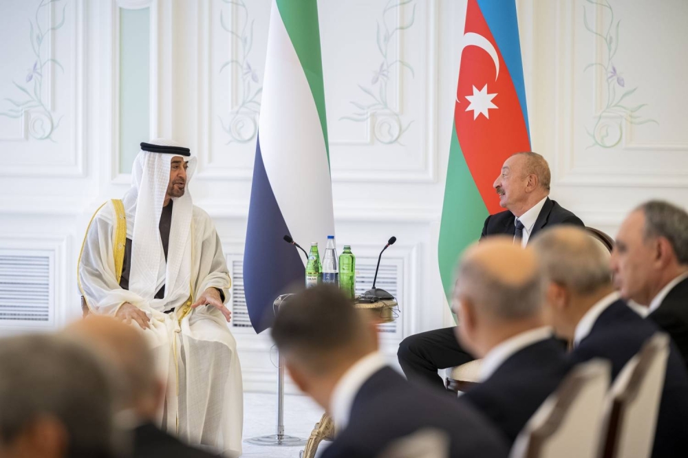 رئيس الإمارات يبحث مع نظيره الأذربيجاني سبل تعزيز التعاون