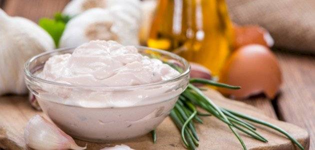 ثومية لذيذة في دقائق.. 5 وصفات سهلة بمقادير من المنزل