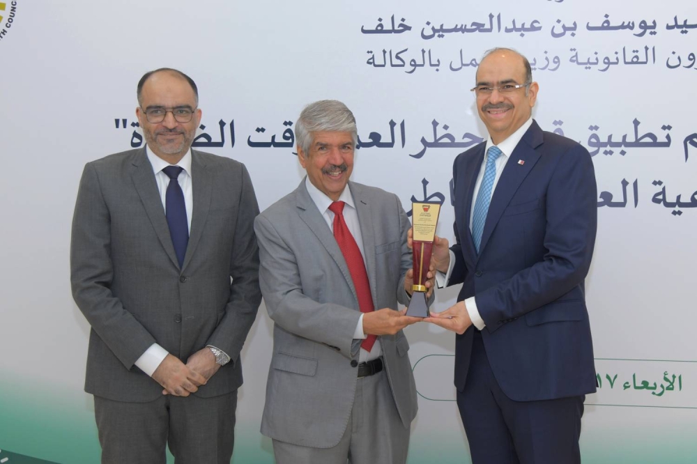 وزارة العمل تكرّم جهات داعمة لجهود التوعية بتطبيق قرار حظر العمل وقت الظهيرة