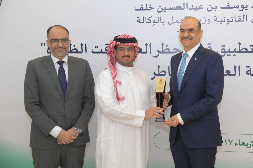 وزارة العمل تكرّم جهات داعمة لجهود التوعية بتطبيق قرار حظر العمل وقت الظهيرة