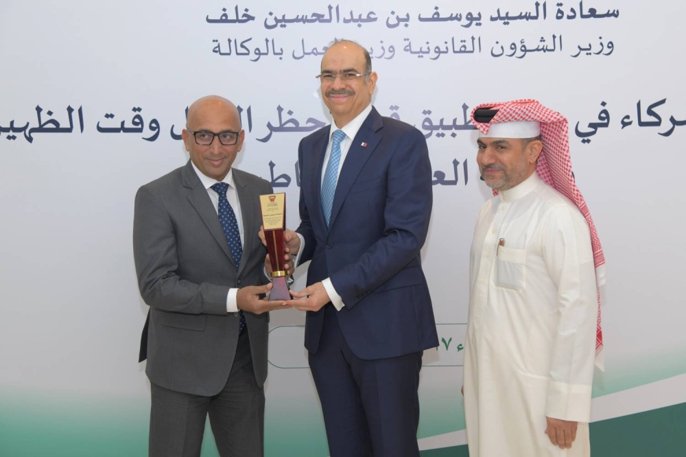 وزارة العمل تكرّم جهات داعمة لجهود التوعية بتطبيق قرار حظر العمل وقت الظهيرة