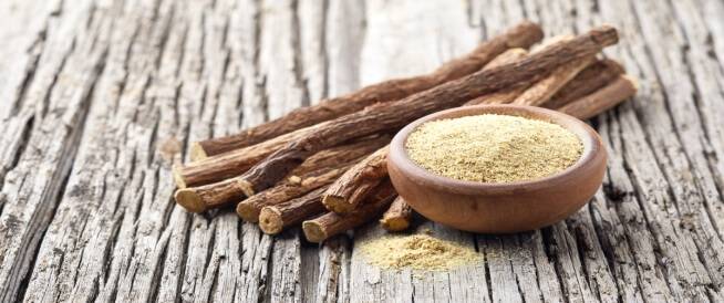 ماسك العرقسوس.. وداعًا للبقع الداكنة والهالات السوداء