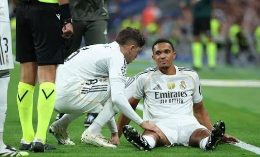 ألكسندر أرنولد يغيب شهرين عن ريال مدريد بسبب الإصابة