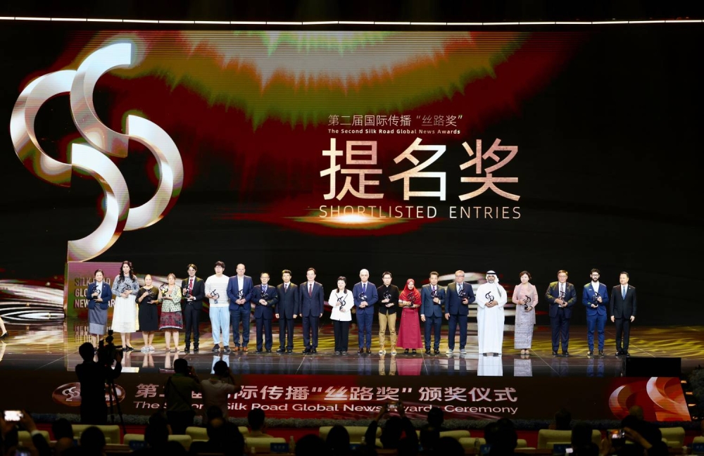 &laquo;الصحفيين البحرينية&raquo; تهنئ المصوّر عبدالرسول الحجيري لفوزه بجائزة أفضل صورة في منتدى التعاون الإعلامي بالصين