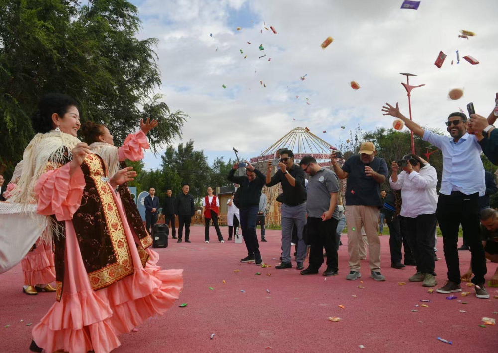&laquo;الصحفيين البحرينية&raquo; تهنئ المصوّر عبدالرسول الحجيري لفوزه بجائزة أفضل صورة في منتدى التعاون الإعلامي بالصين