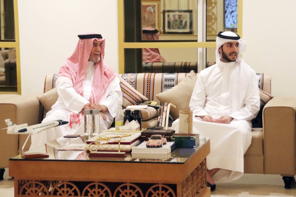 محمد بن راشد يستقبل الفائز بالشعار الجديد لجائزة خليفة بن سلمان القرآنية