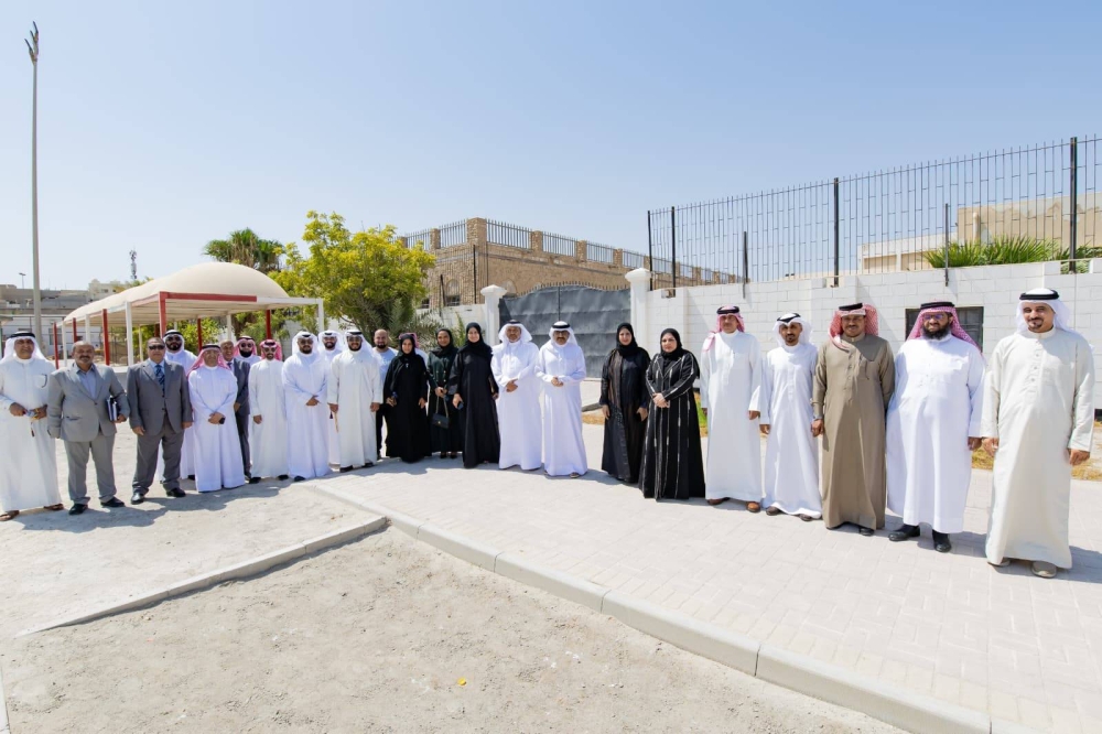 وزير التربية والتعليم يزور ثانويات الهداية الخليفية للبنين وسار والنور للبنات