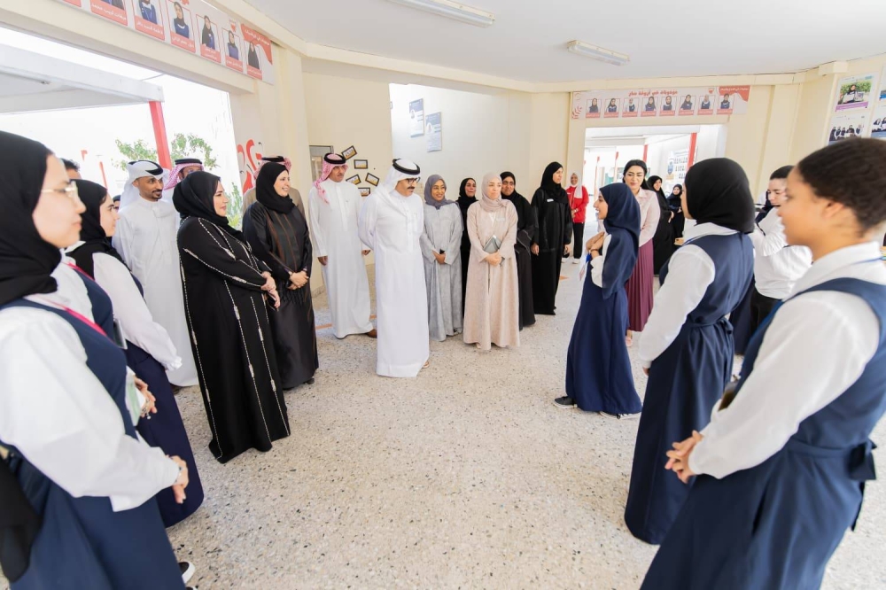 وزير التربية والتعليم يزور ثانويات الهداية الخليفية للبنين وسار والنور للبنات