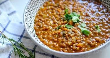 هل العدس بالجبة يزيد الوزن أم يساعد على إنقاصه؟.. إليك الجواب