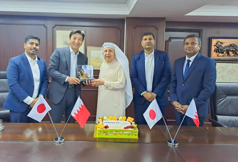 شركة يوسف خليل المؤيد وأولاده ترحب بقيادة كوماتسو الشرق الأوسط في البحرين