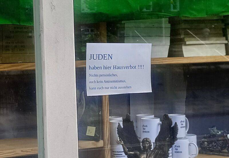 السلطات الألمانية تحقق مع متجر وضع لافته ممنوع دخول اليهود