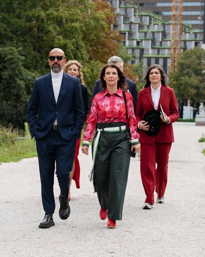 إجبار نائبة هولندية على مغادرة البرلمان بسبب ارتدائها ألوان العلم الفلسطيني (فيديو)