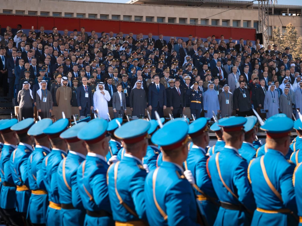 ناصر بن حمد آل خليفة يشهد العرض العسكري للقوات الصربية في بلغراد