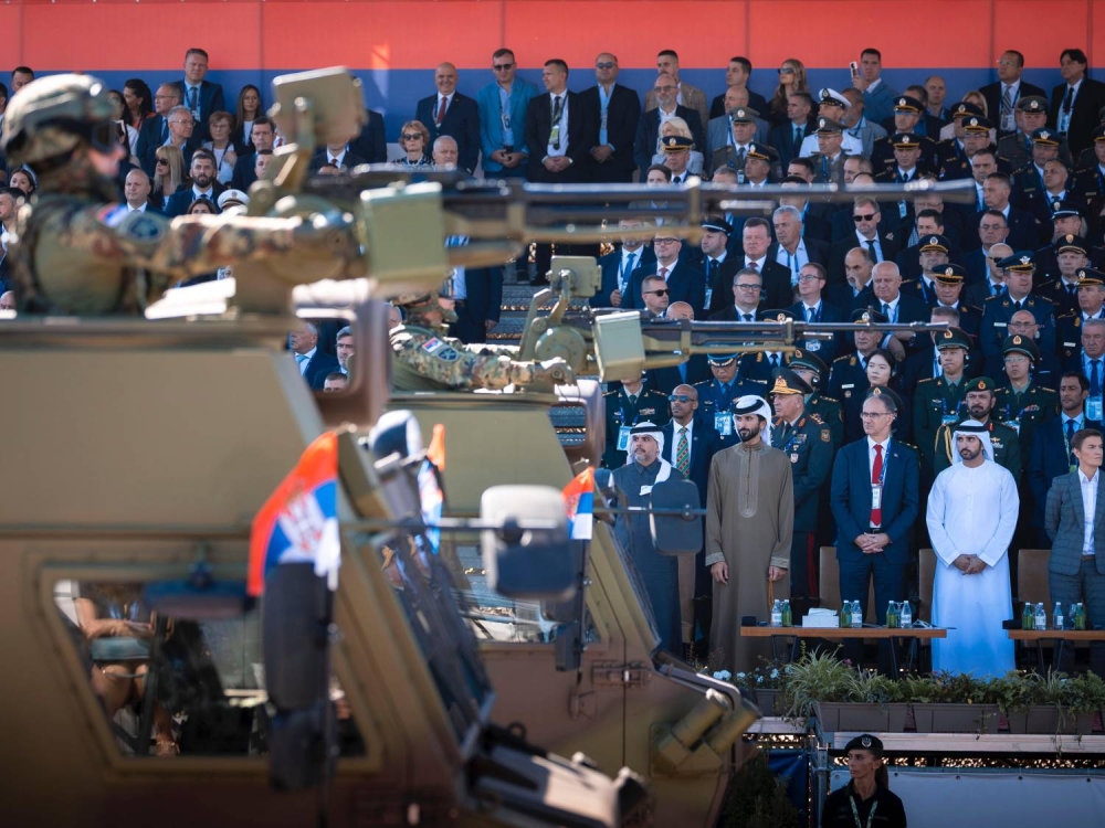 ناصر بن حمد آل خليفة يشهد العرض العسكري للقوات الصربية في بلغراد