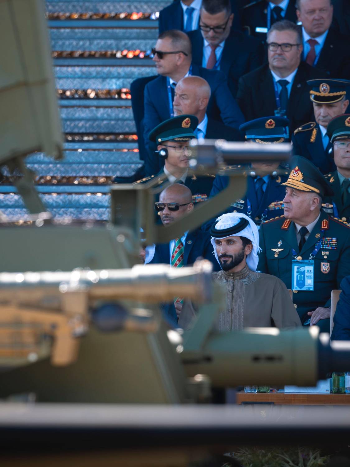 ناصر بن حمد آل خليفة يشهد العرض العسكري للقوات الصربية في بلغراد