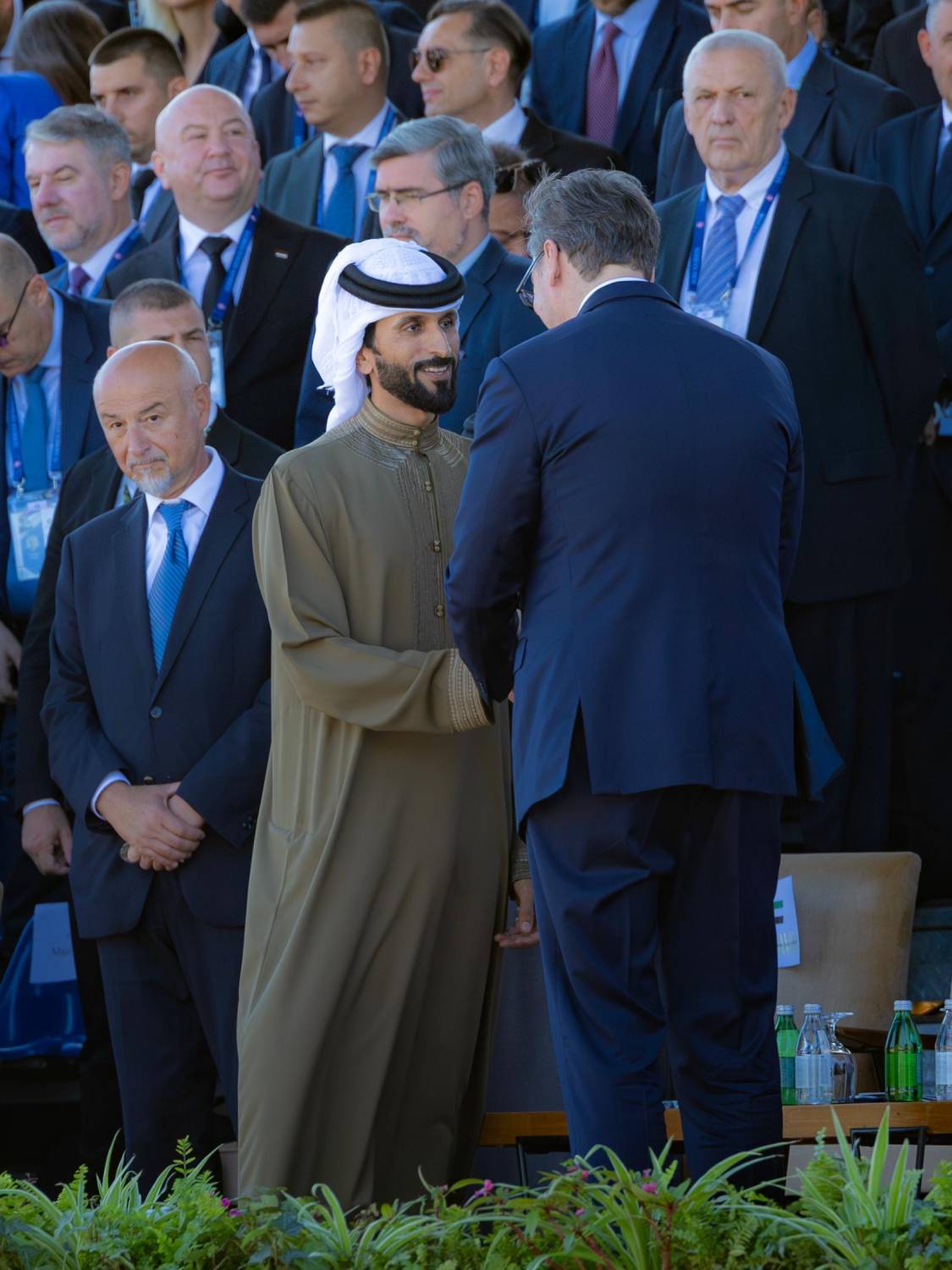 ناصر بن حمد آل خليفة يشهد العرض العسكري للقوات الصربية في بلغراد