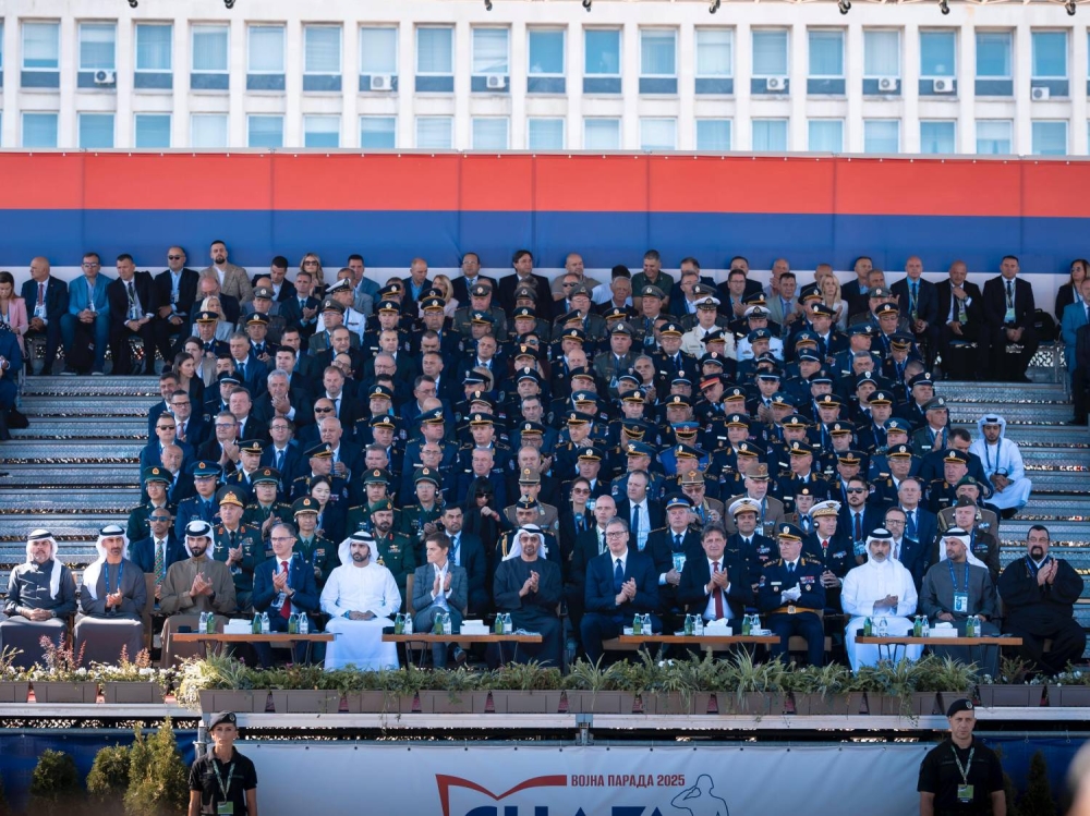 ناصر بن حمد آل خليفة يشهد العرض العسكري للقوات الصربية في بلغراد
