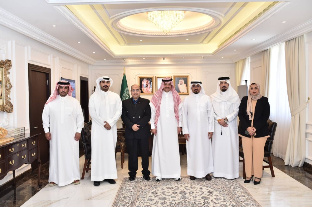 سفير السعودية  للبحرينيين عبر &laquo;الوطن&raquo;: أنا واحد منكم وفخور بأني منكم