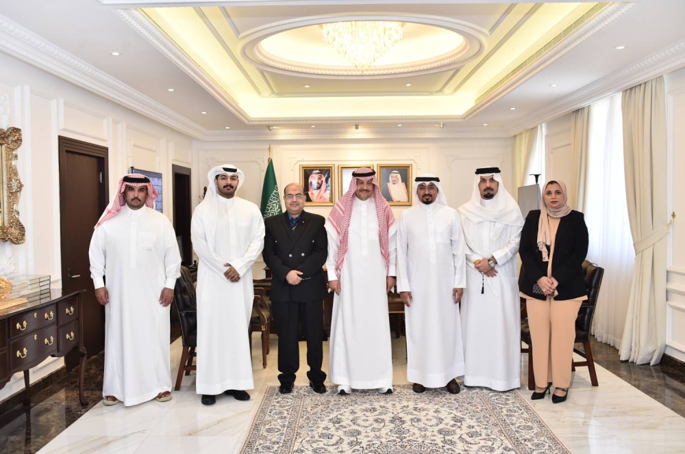 سفير السعودية  للبحرينيين عبر &laquo;الوطن&raquo;: أنا واحد منكم وفخور بأني منكم