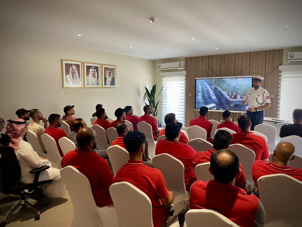 دلمون للدواجن تقيم محاضرة توعوية حول القواعد المرورية