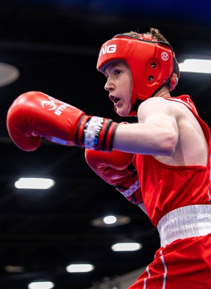 جايدن برايس يهدي البحرين ذهبية البطولة الوطنية الأمريكية للملاكمة