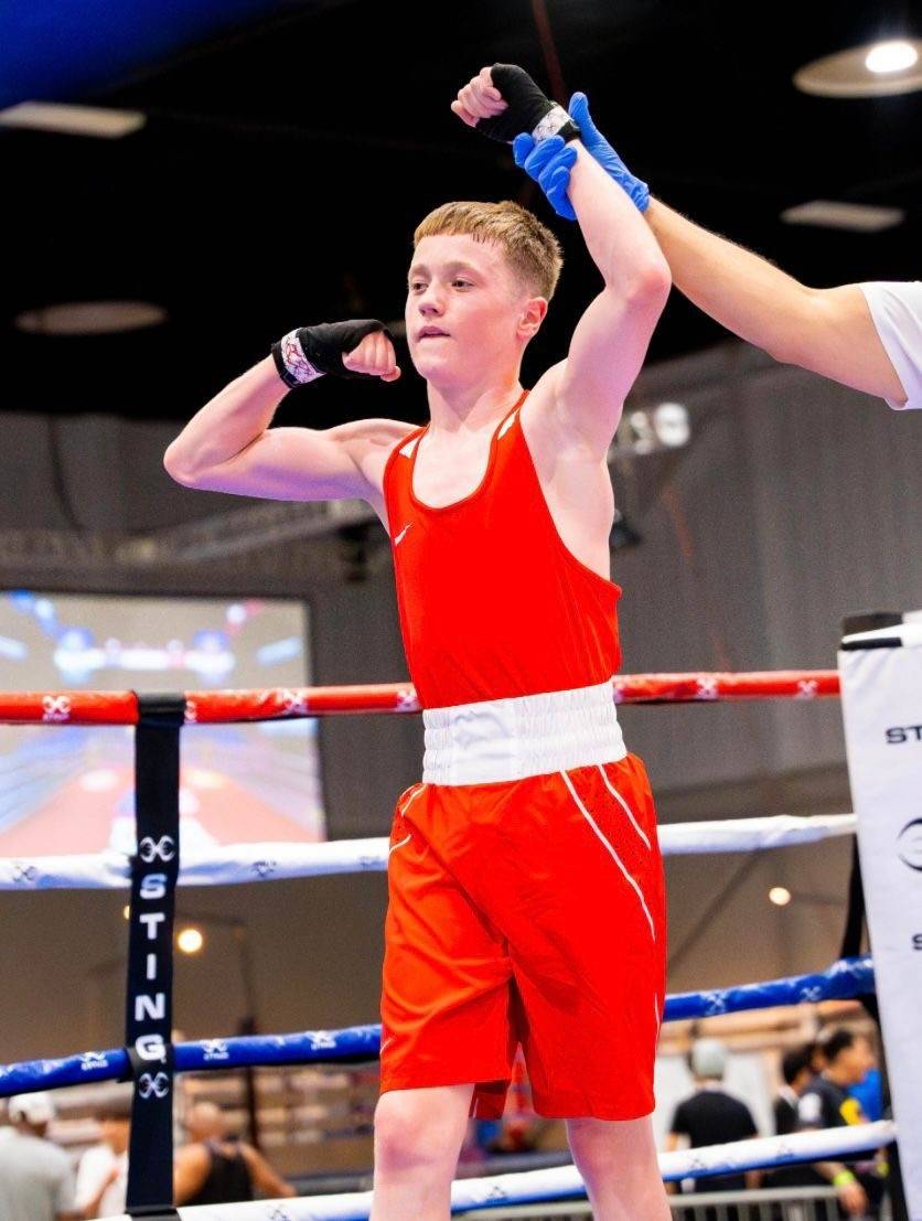 جايدن برايس يهدي البحرين ذهبية البطولة الوطنية الأمريكية للملاكمة