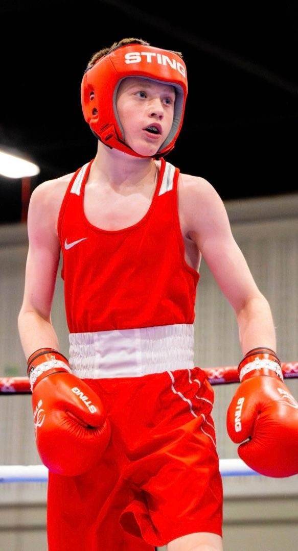 جايدن برايس يهدي البحرين ذهبية البطولة الوطنية الأمريكية للملاكمة