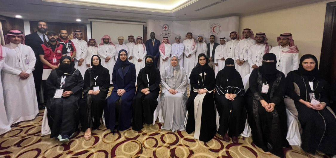 الهلال الأحمر البحريني يشارك بورشة عمل حول القانون الإنساني بالسعودية