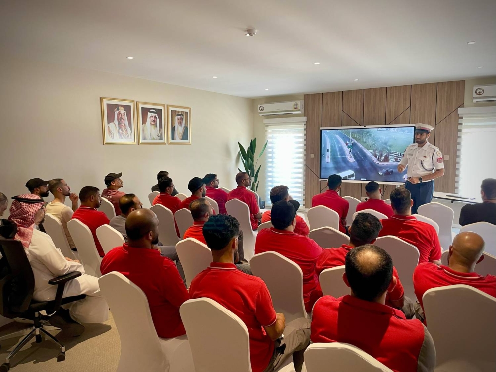 &laquo;دلمون للدواجن&raquo; تقيم محاضرة توعوية حول القواعد المرورية