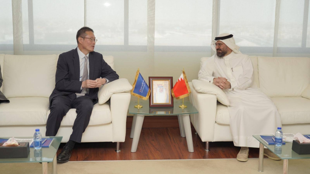 غرفة البحرين تبحث مع المستشار الاقتصادي الصيني تعزيز التعاون التجاري