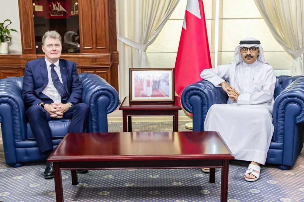 وزير التربية والتعليم يستقبل وفدًا من جامعة ستراثكلايد