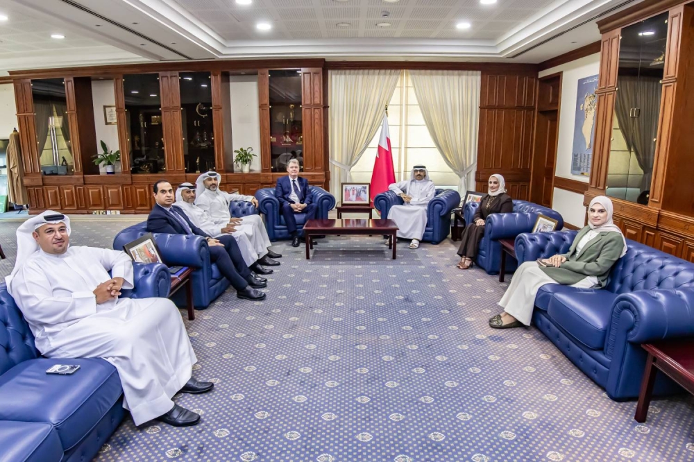 وزير التربية والتعليم يستقبل وفدًا من جامعة ستراثكلايد