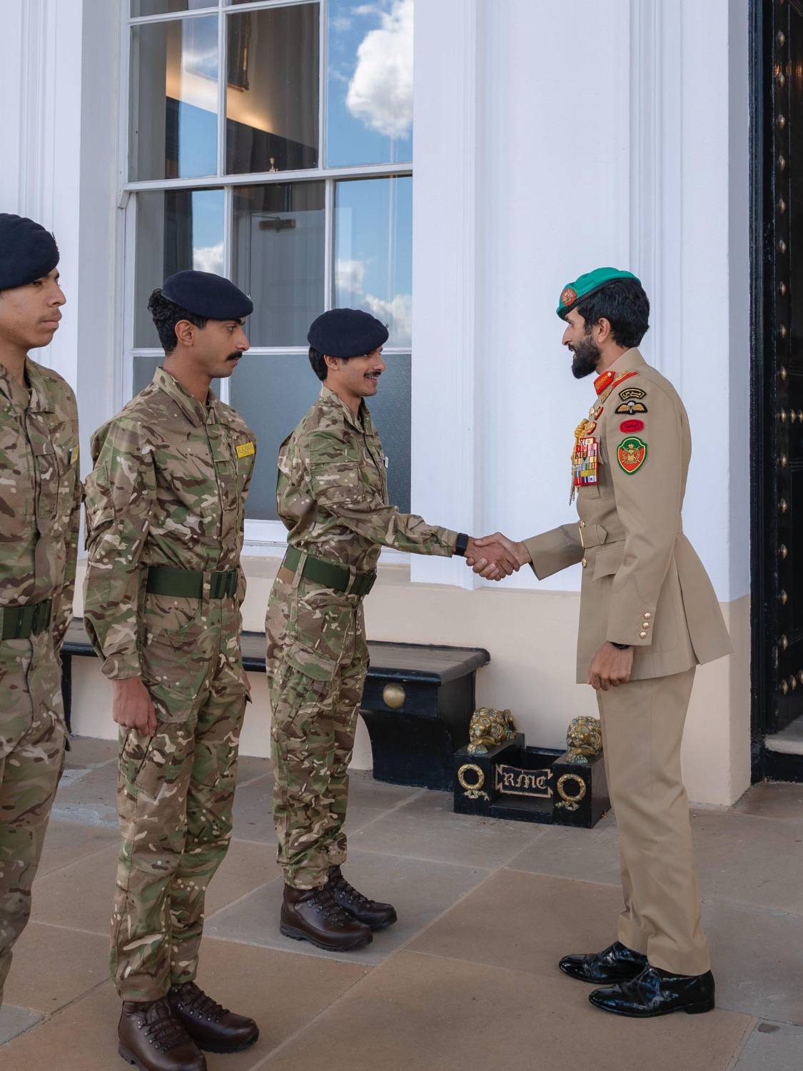 ناصر بن حمد : اتفاقية التعاون مع المملكة المتحدة خطوه نوعية في تبادل الخبرات التي تصب في تطوير الكوادر العسكرية