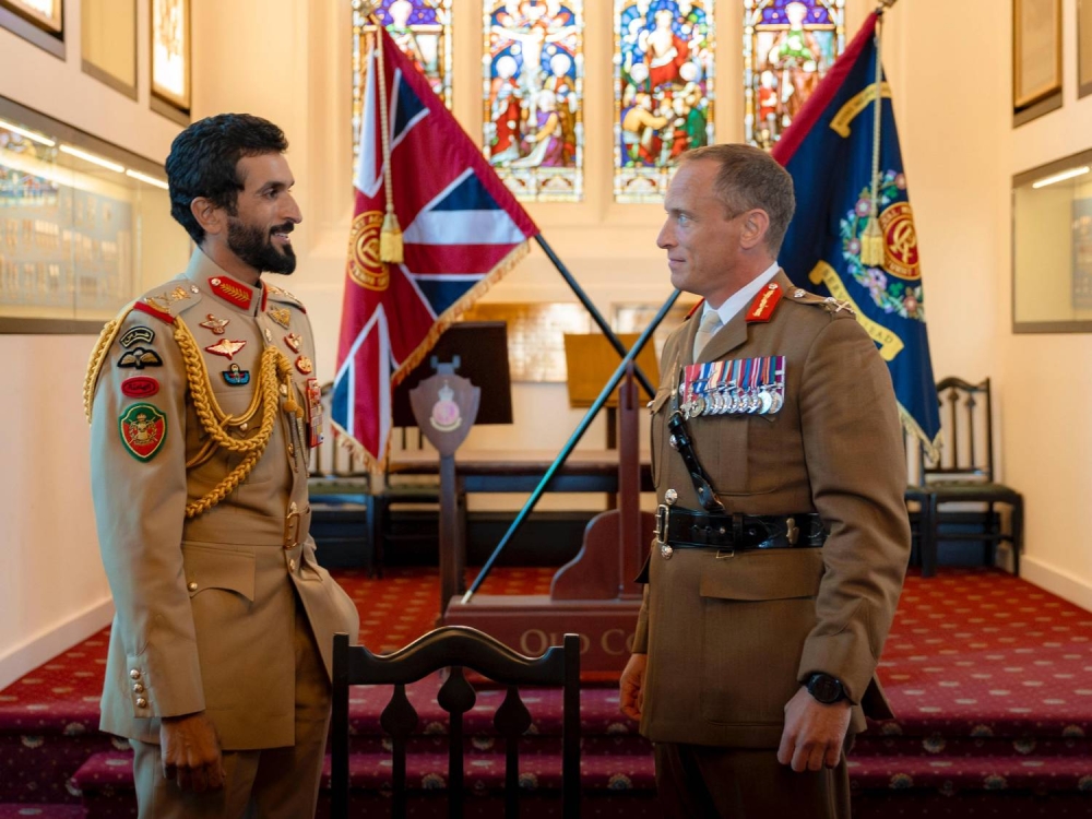 ناصر بن حمد : اتفاقية التعاون مع المملكة المتحدة خطوه نوعية في تبادل الخبرات التي تصب في تطوير الكوادر العسكرية