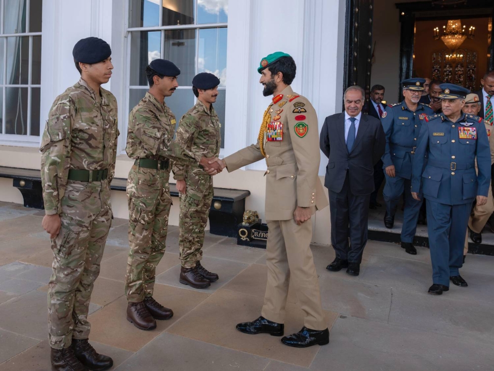ناصر بن حمد : اتفاقية التعاون مع المملكة المتحدة خطوه نوعية في تبادل الخبرات التي تصب في تطوير الكوادر العسكرية
