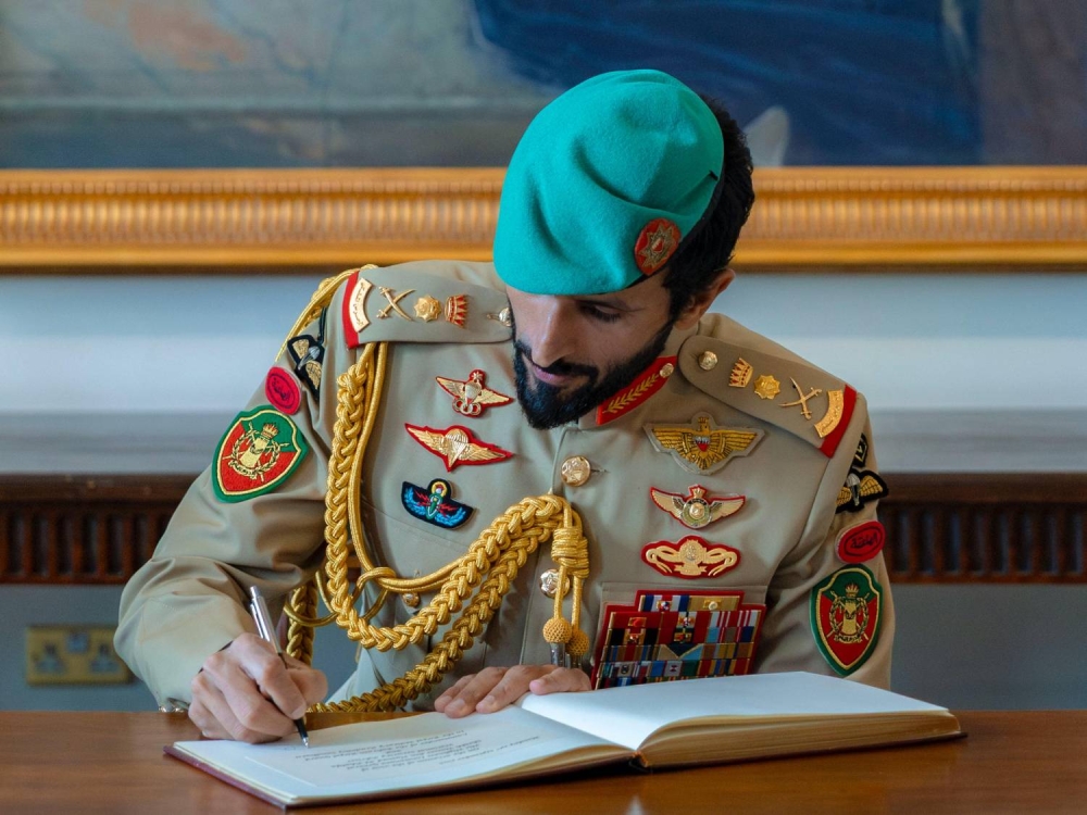 ناصر بن حمد : اتفاقية التعاون مع المملكة المتحدة خطوه نوعية في تبادل الخبرات التي تصب في تطوير الكوادر العسكرية