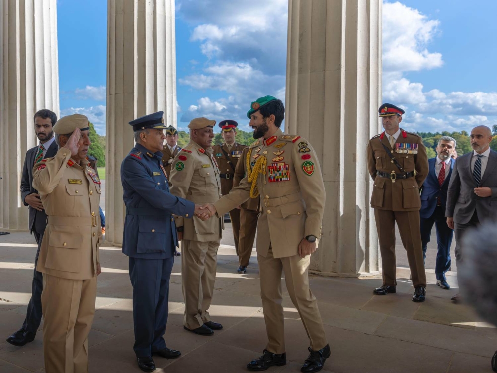 ناصر بن حمد : اتفاقية التعاون مع المملكة المتحدة خطوه نوعية في تبادل الخبرات التي تصب في تطوير الكوادر العسكرية