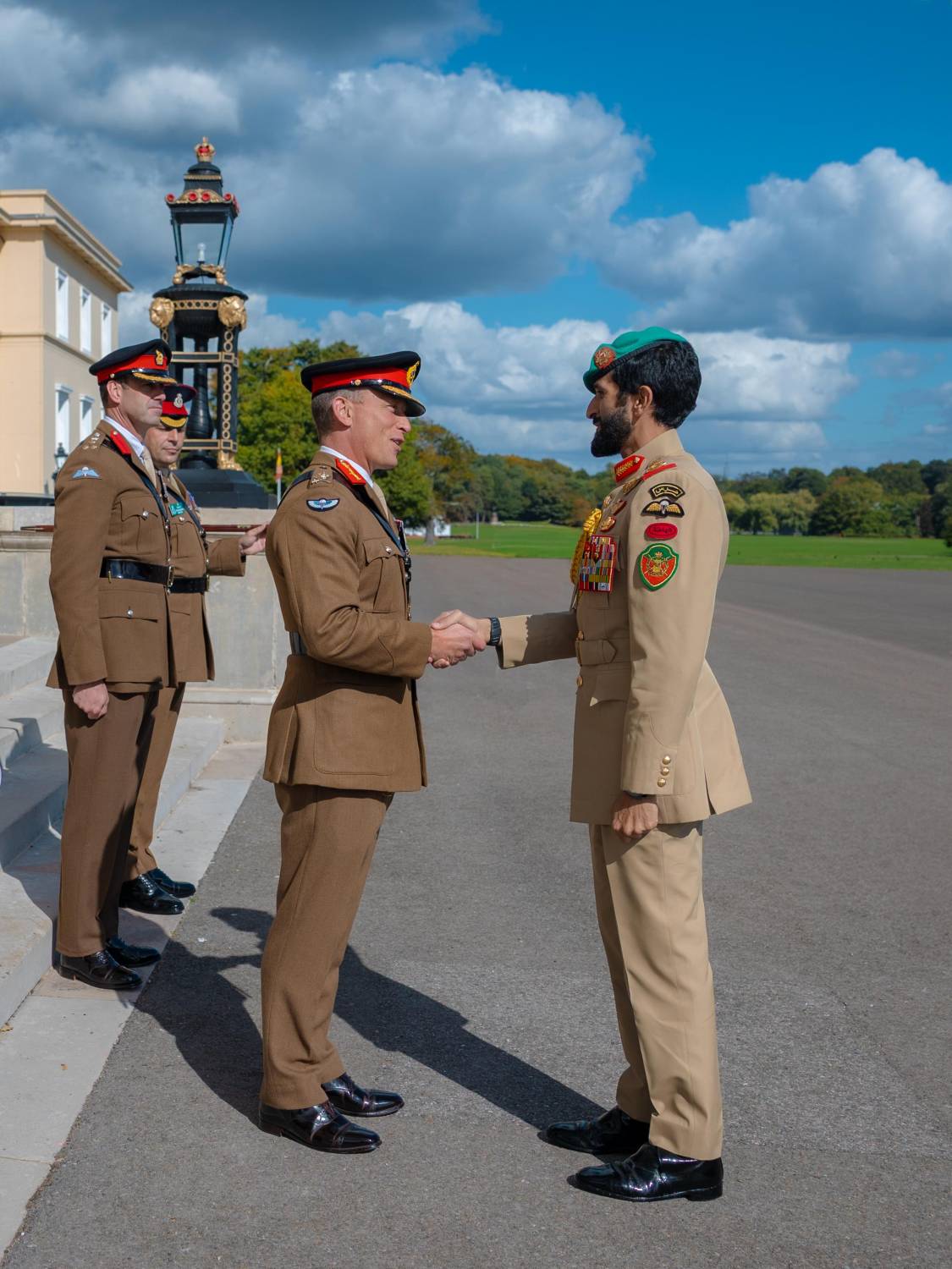ناصر بن حمد : اتفاقية التعاون مع المملكة المتحدة خطوه نوعية في تبادل الخبرات التي تصب في تطوير الكوادر العسكرية
