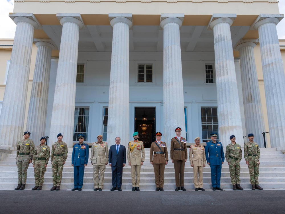ناصر بن حمد : اتفاقية التعاون مع المملكة المتحدة خطوه نوعية في تبادل الخبرات التي تصب في تطوير الكوادر العسكرية