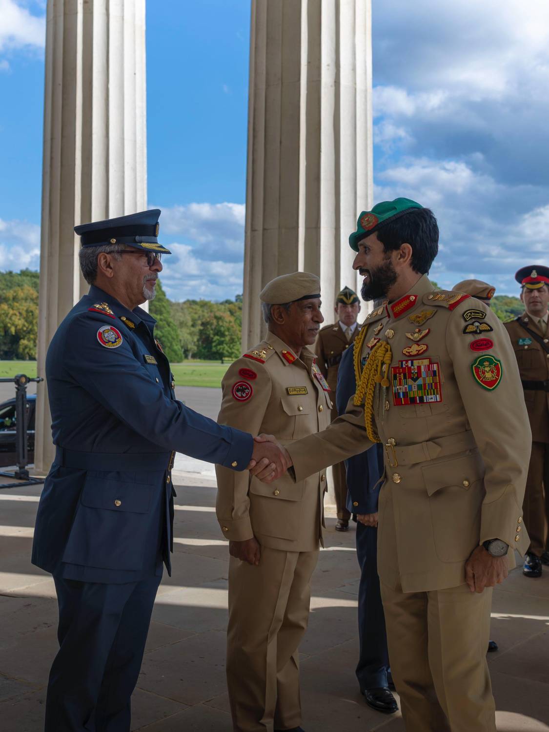 ناصر بن حمد : اتفاقية التعاون مع المملكة المتحدة خطوه نوعية في تبادل الخبرات التي تصب في تطوير الكوادر العسكرية