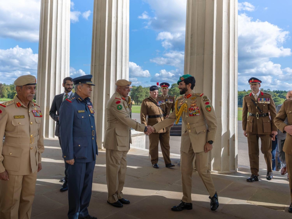 ناصر بن حمد : اتفاقية التعاون مع المملكة المتحدة خطوه نوعية في تبادل الخبرات التي تصب في تطوير الكوادر العسكرية