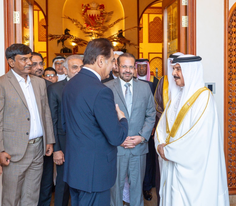 الملك يستقبل رئيس الجمعية الوطنية بجمهورية باكستان الإسلامية