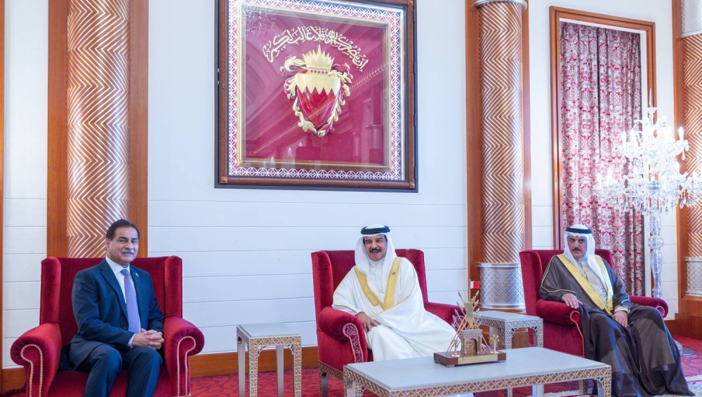 الملك يستقبل رئيس الجمعية الوطنية بجمهورية باكستان الإسلامية