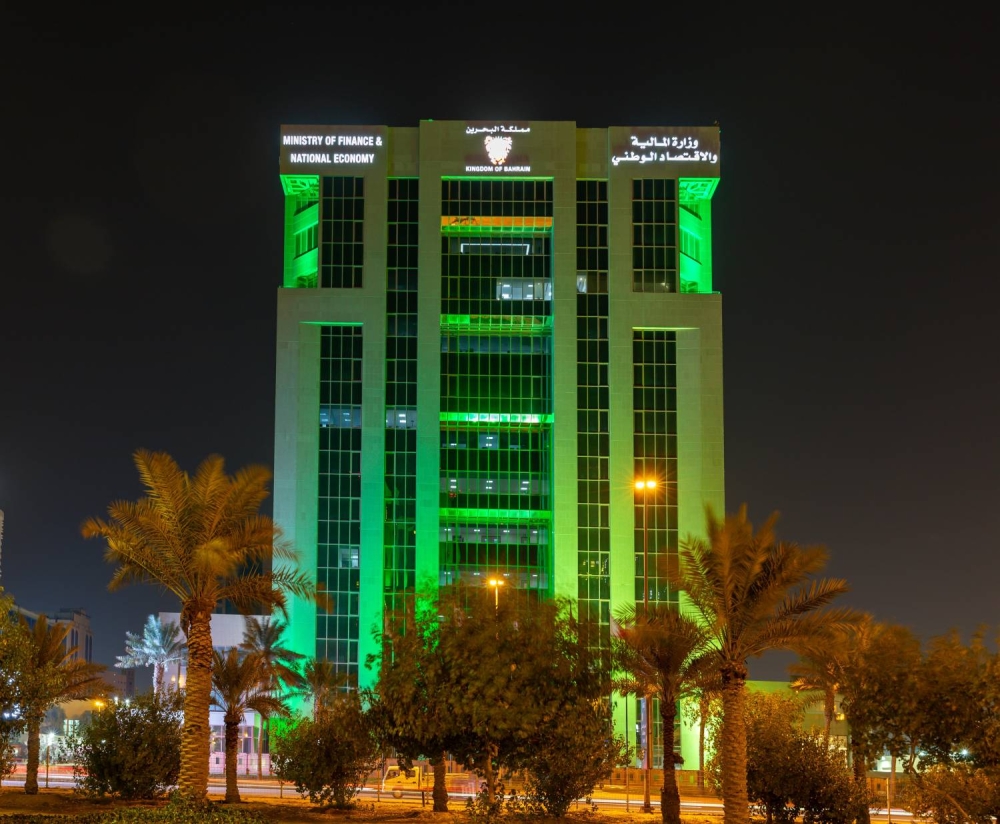 البحرين تزدان باللون الأخضر احتفالًا باليوم الوطني السعودي الـ95