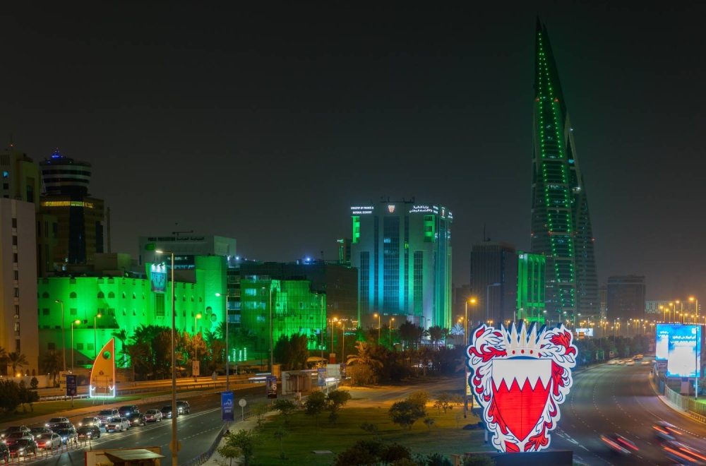 البحرين تزدان باللون الأخضر احتفالًا باليوم الوطني السعودي الـ95