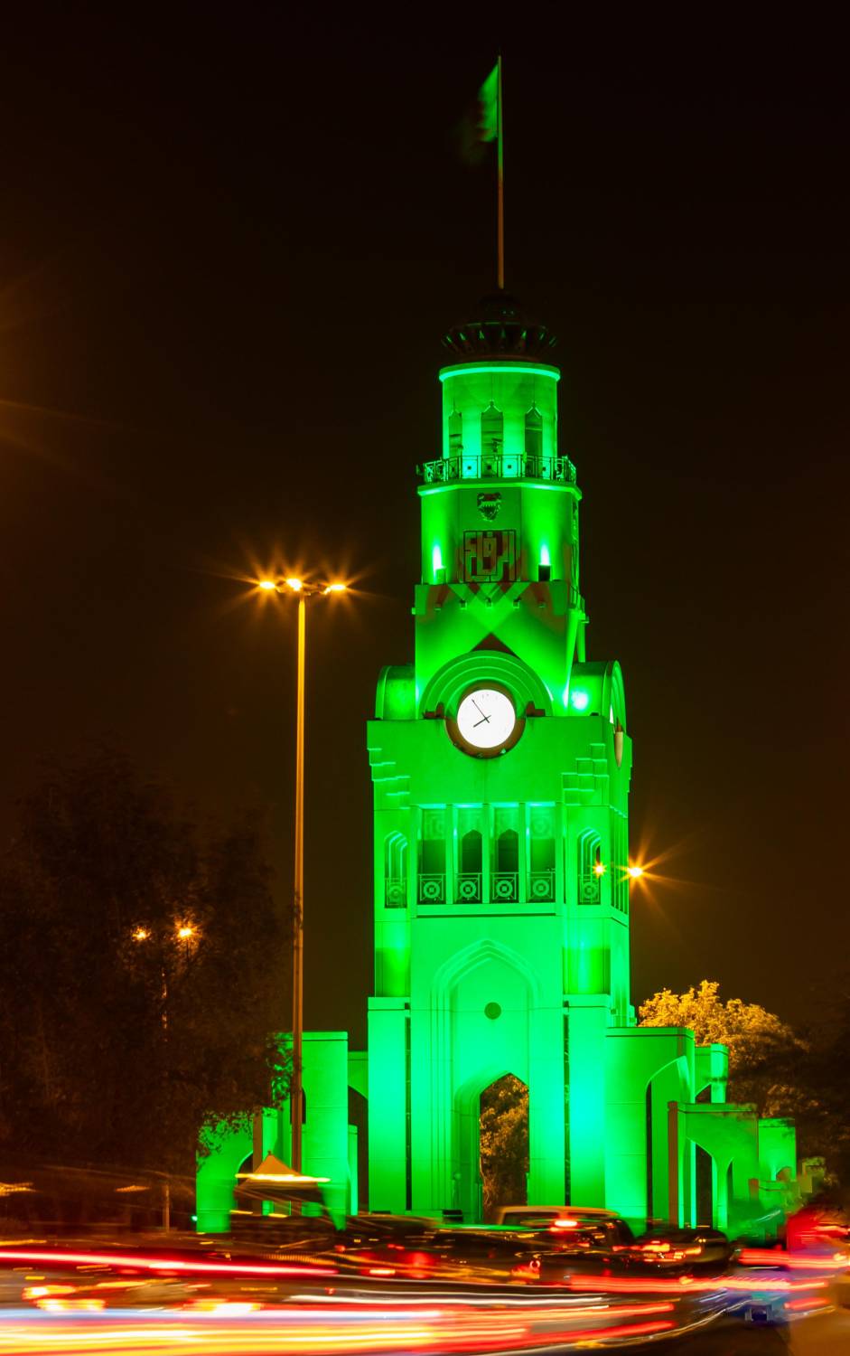 البحرين تزدان باللون الأخضر احتفالًا باليوم الوطني السعودي الـ95