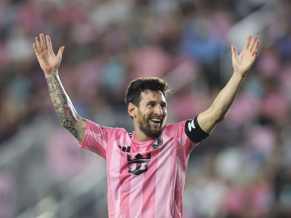 أبرز انتقالات مجانية في كرة القدم.. ميسي ورونالدو يتصدران القائمة