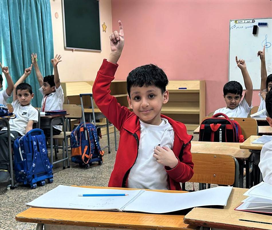 أمهات يتحدثن بفخر عن نجاح دمج أبنائهن في الصفوف العادية بمدرسة أسامة بن زيد