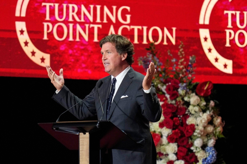 تاكر كارلسون يتحدث عن &laquo;مؤامرة يهودية&raquo; وراء اغتيال تشارلي كيرك