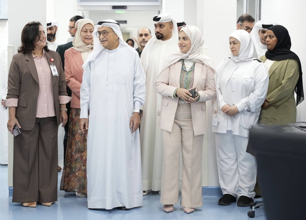 رئيس المجلس الأعلى للصحة يفتتح وحدة العناية القصوى الجديدة بمجمع السلمانية الطبي